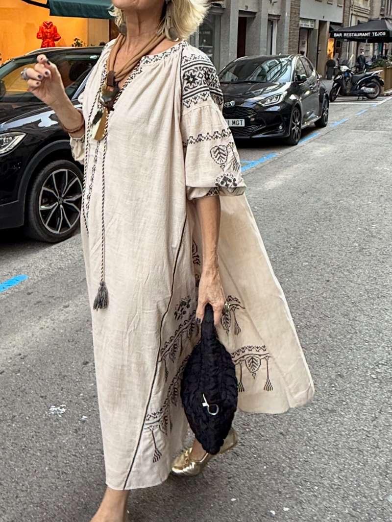 Oversize dress with embroidery on the sleeves and side
