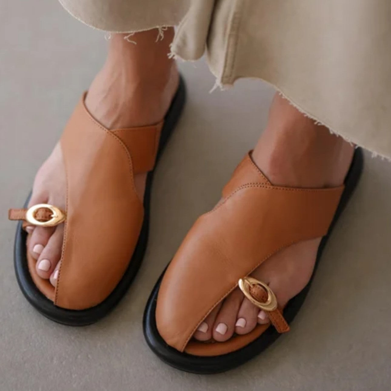 Women's toe buckle detail leather suede slippers