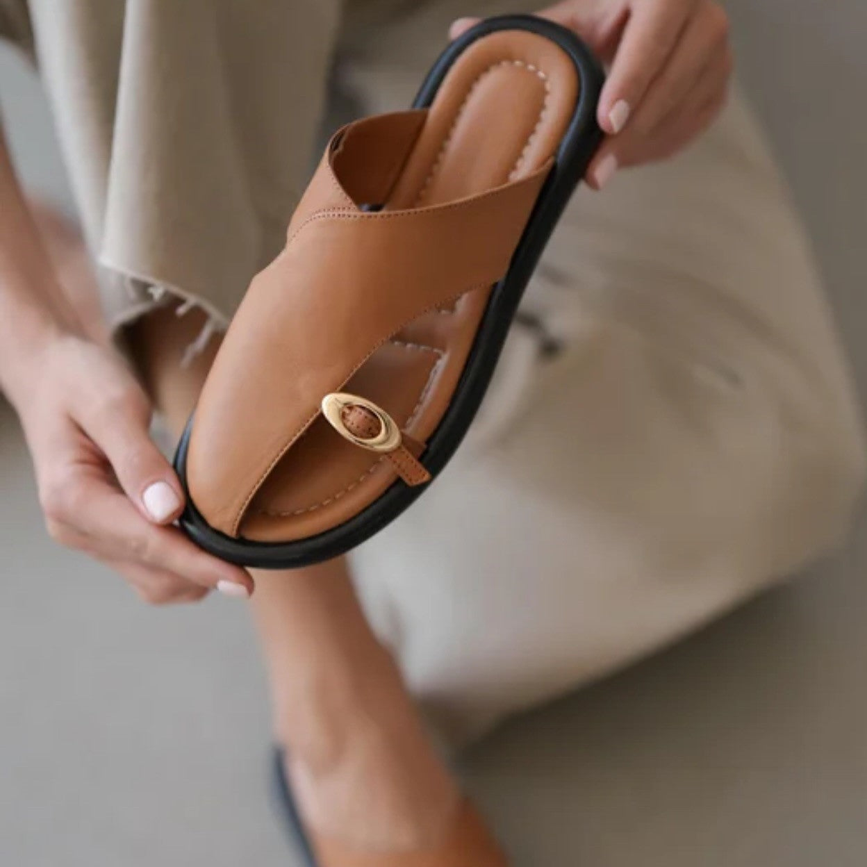 Women's toe buckle detail leather suede slippers