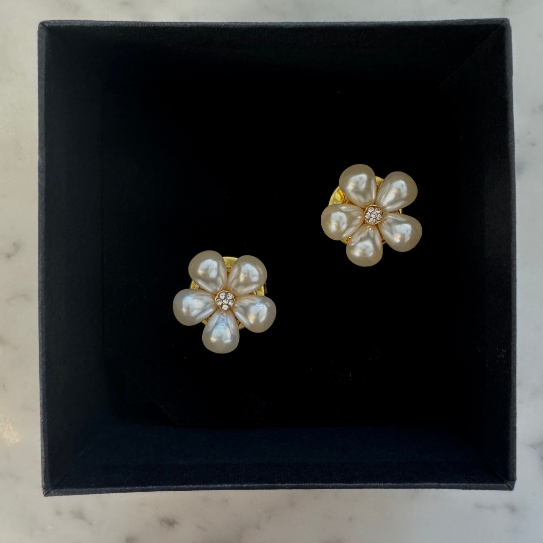 Exquisite Handcraft Flower And Pearl Cufflinks