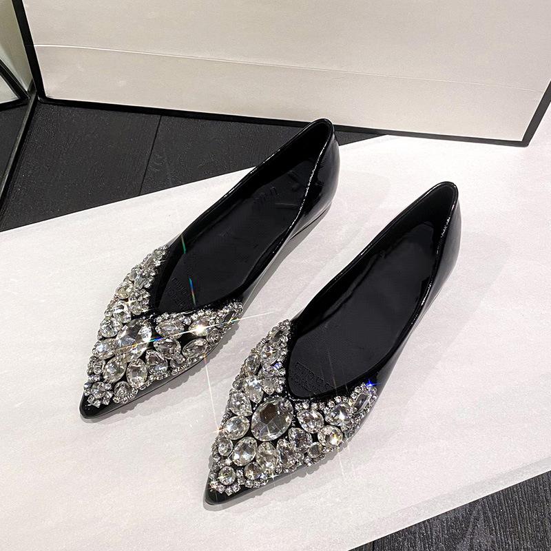 Pointed toe flat shoes